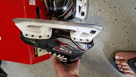 Golanske brusle CCM FT480G JetSpeed, velikost 5.5, D (EU39) - 2