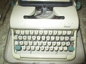 starý psací stroj - 2