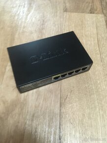 D-Link DES-1005P - 2