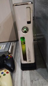 Xbox 360 kinect+47her, 250 GB HDD, 4 ovladače, větrák - 2