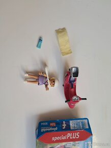 Playmobil 9084 Dívka na pláži se skutrem - 2