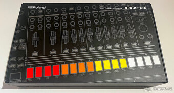 Roland TR-8 - 2