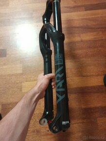 Odpružená vidlice rockshox yari 29' 170mm - 2