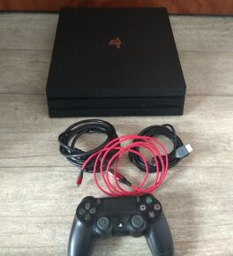 PS4 Pro 1000GB se 27 hrami JAKO NOVÝ - 2