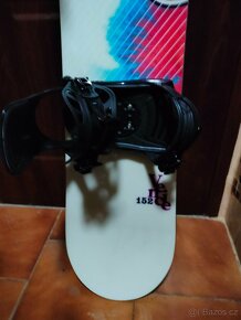 Prodám úplně nový snowboard DRAKE 152cm dlouhý. - 2