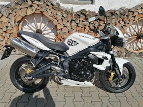 TRIUMPH STREET TRIPLE 675 R - 2