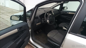 Opel Zafira B 1,7 CDTi - náhradní díly - 2