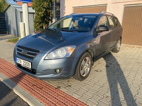 Kia Ceed R.V.2009 1.4.benzín najeto 136 tisic koupeno v ČR - 2