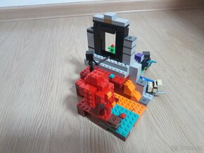 21172 LEGO Minecraft Zničený portál - 2