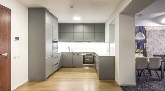 Apartmán 78 m² s balkonem v centru Hradce Králové. - 2