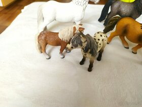 9. Poníci a falabella zn. Schleich - 2