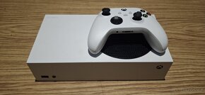 Xbox Series S 512 GB / ovladač / příslušenství - 2