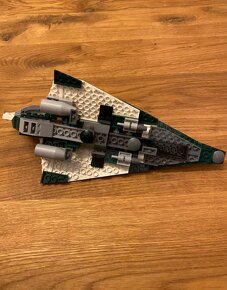 LEGO Star Wars Saesee Tiin's Jedi Starfighter (9498) - 2