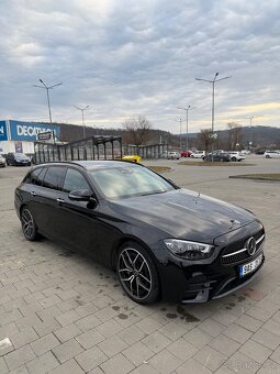 Mercedes-Benz Třídy E 220d, 4MATIC,BURMESTER,PANO,MULTIBEAM - 2