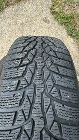 Prodám 2 ks zimních pneu Nokian WRD4 185/60 R15 84T - 2