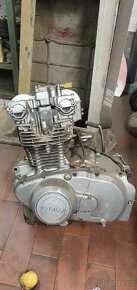 Suzuki GS400 DOHC motor - 2