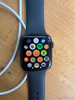 Apple Watch Series 5 44 mm - 2