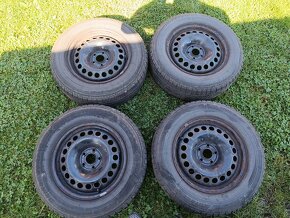 Prodám zimní pneumatiky 215/65R16 - 2