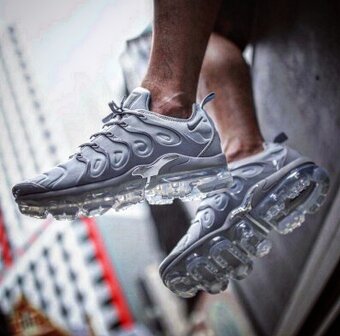 NIKE Air VaporMax PLUS 2019 "Metallic Gray" - 2