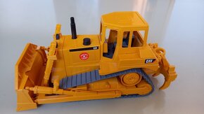 Bruder 2422 Buldozer CATERPILLAR - 2