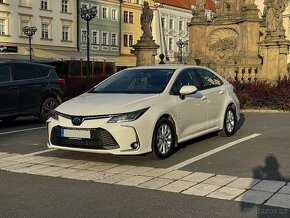 Toyota Corolla 1.8 Hybrid Comfort e-CVT sedan - 2