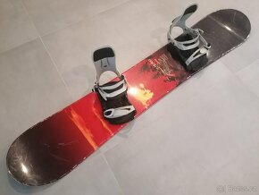 Prodám snowboard Generics Silence. Velikost 150cm. - 2