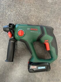 Bosch UniversalHammer 18V + baterie + nabíječka - 2