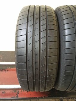 Goodyear 205/55 R17 91W 1x5-5,5mm; 1x4,5-5mm - 2