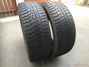 Prodám 2 pěkné zimní gumy Hankook Cept 205/55 R17 DOT 2722 - 2