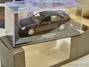 1:43 Mercedes Benz E Class W211 Minichamps - 2