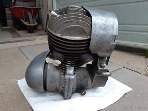 Motor CZ 175 prase - 2