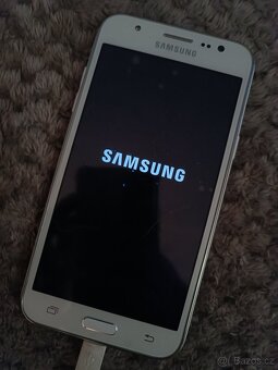 Samsung Galaxy J5 se sklem - 2