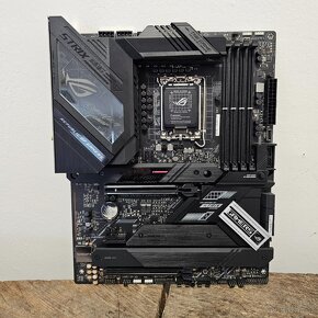 ASUS Z690-F ROG STRIX GAMING WIFI - Socket 1700, DDR5 - 2