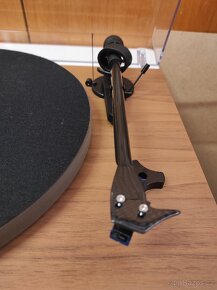 Gramofon PRO JECT CARBON - 2