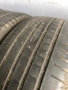 Pneu 225/45 R19 - 2