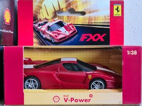 modely FERRARI zn. HOT WHEELS 1:38 (Shell V-Power) - 2