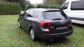 Opel Astra sport tourer - 2