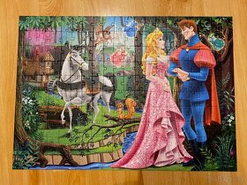 Puzzle s motivem Šípková Růženka, 200 dílků - 2