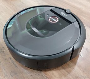 Robotický vysavač iRobot Roomba i7 black - 2