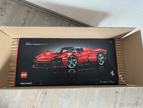 LEGO Technics 42143 Ferrari Daytona SP3 10/10 - 2