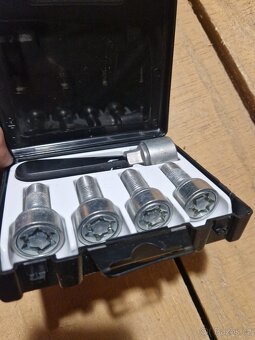 Bezpečnostní šrouby - Škoda - 2
