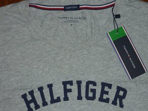 Nové-TOMMY HILFIGER-Dámské tričko,vel.M



 - 2