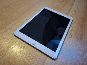 iPad 9.7 (2018, 6. generace) 128 GB - 2