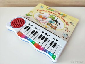 PIANO S KNÍŽKOU PÍSNIČEK – 12xČeské lidové písničky, věk 3+ - 2