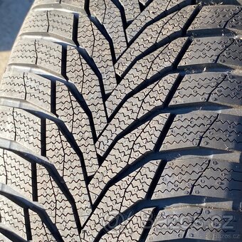 NOVÉ-Zimní pneu 215/55 R17 98V XL Nexen - 2