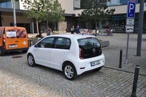 VW UP CNG Pronajem Brno bez omezení km - 2