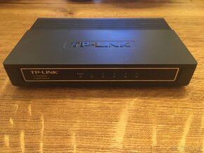 TP-LINK 5-Port switch - 2