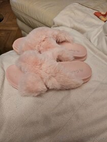 Růžové chlupaté pantofle Voquí - 2