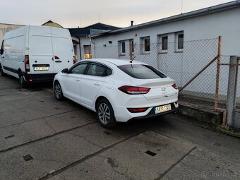 Hyundai i30 1.0T-GDi Fastback 88 Kw 2018 Navi, Kamera - 2