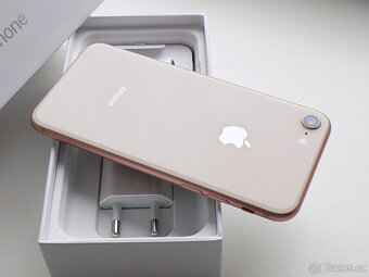 APPLE iPhone 8 64GB Gold - ZÁRUKA 12 MĚSÍCŮ - 100% BATERIE - 2